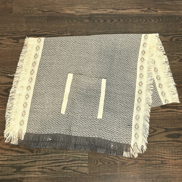 Demdaco Gray White Fringe Pocket Blanket Scarf - Picture 1 of 10